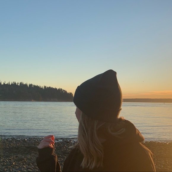 Meet your Posher, Elise - Picture 1 of 1